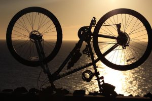 Rower jako zamiennik samochodu: dlaczego korzystanie z dwóch kółek przyczynia się do ochrony środowiska?